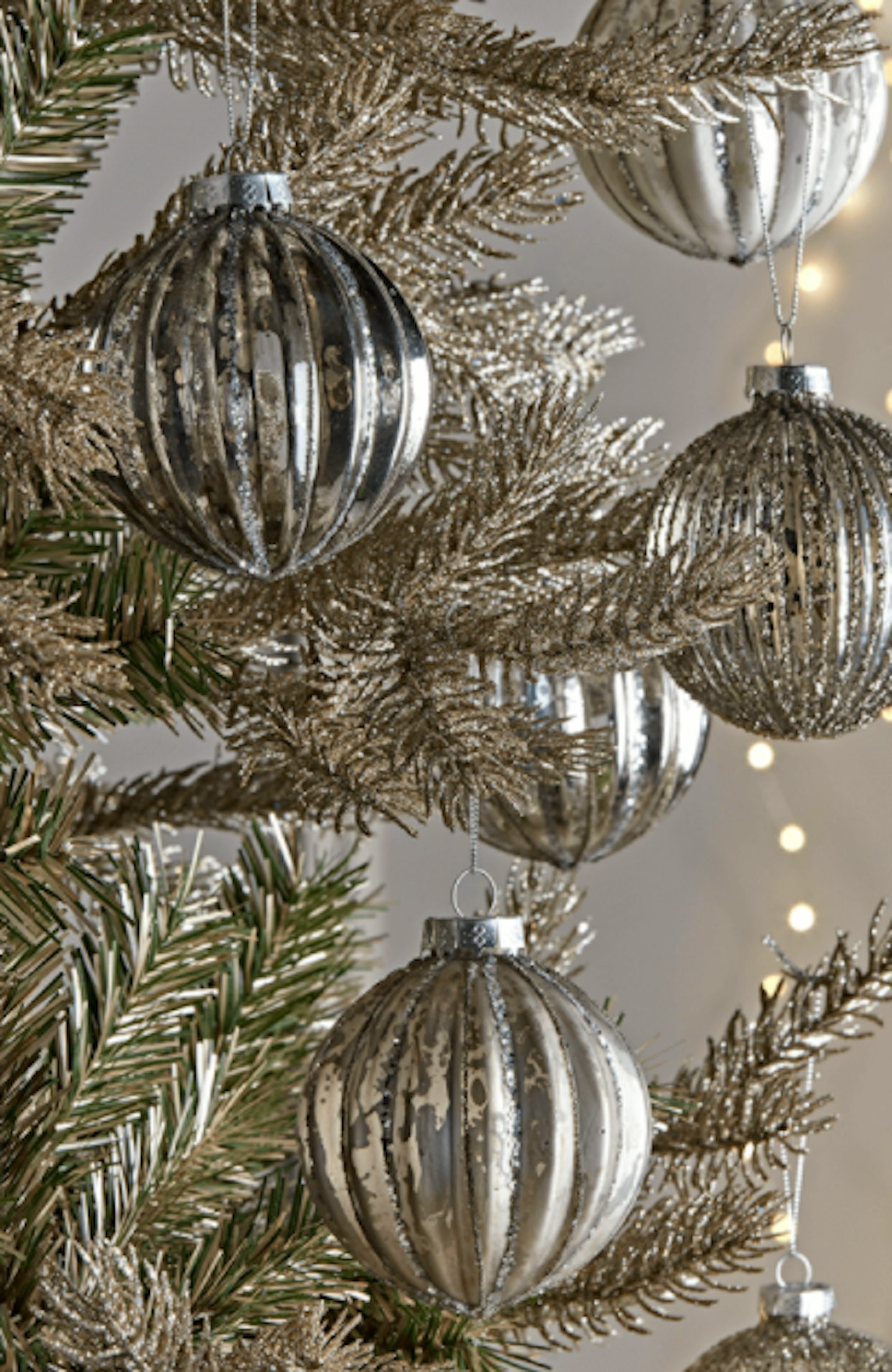 Decorating The Christmas Tree The Six Best Bauble Trends For 2020